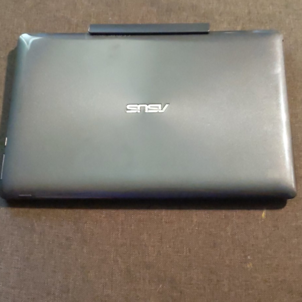 Asus 2 in 1 tablet/laptop